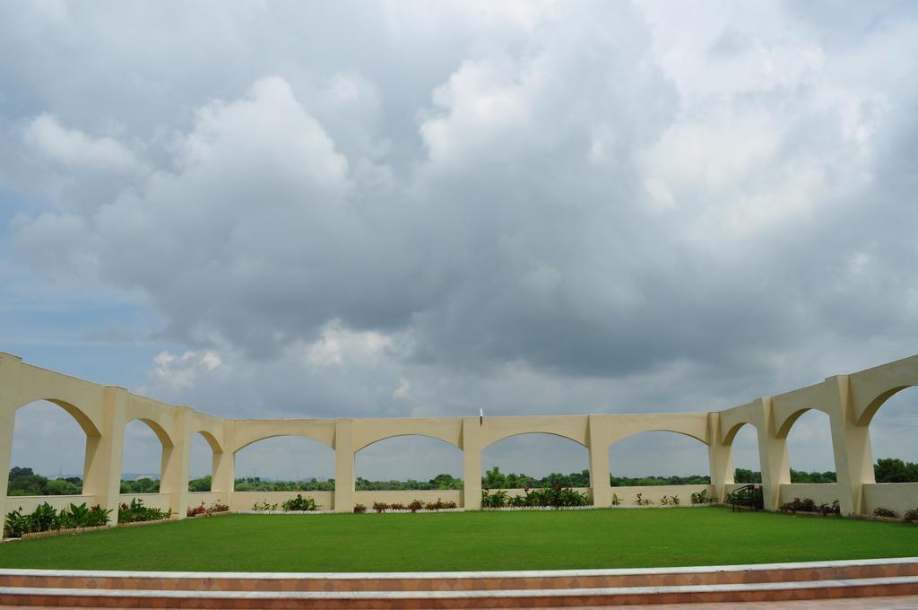 Hotel Ramada By Wyndham Jaipur Jaisinghpura Zewnętrze zdjęcie