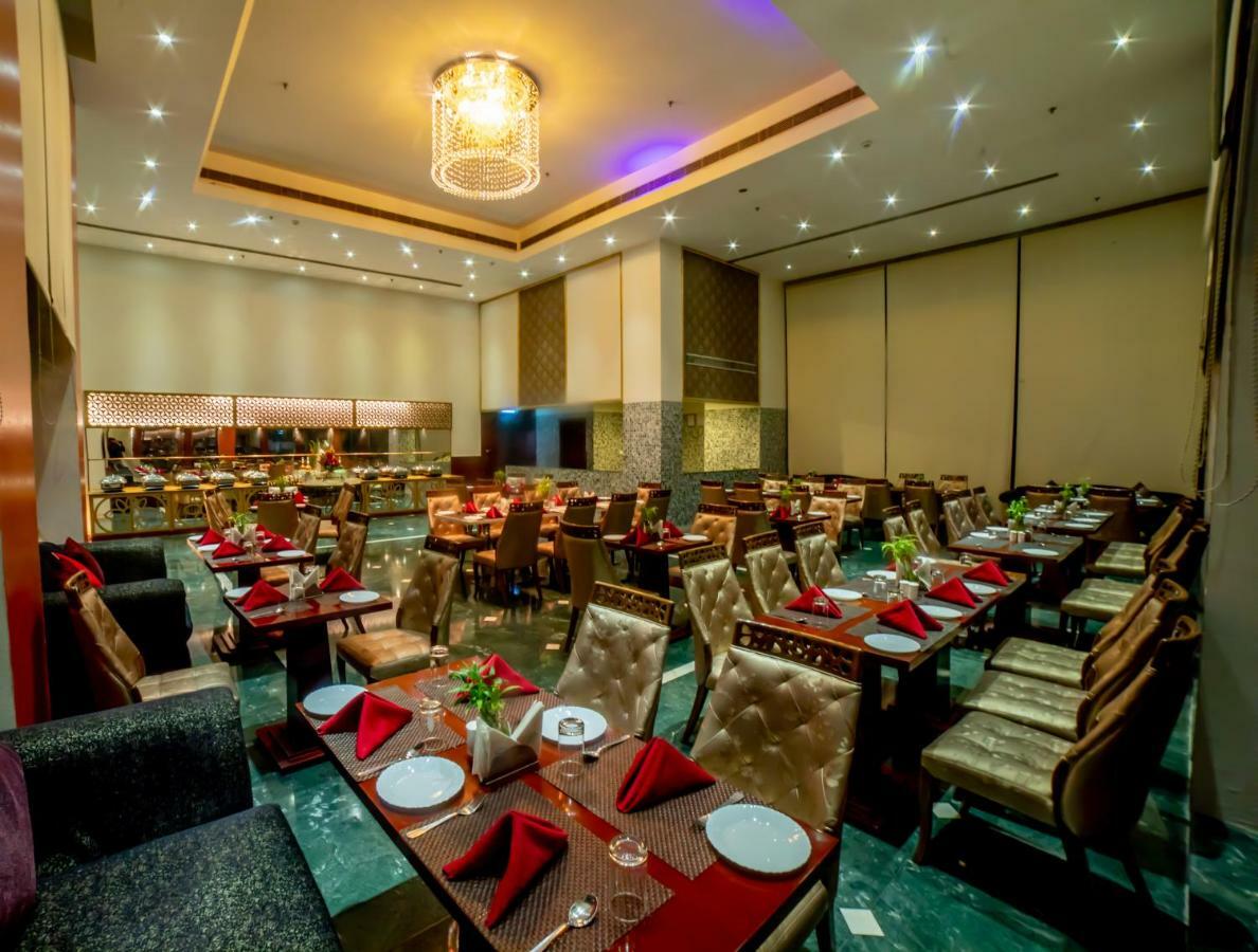 Hotel Ramada By Wyndham Jaipur Jaisinghpura Zewnętrze zdjęcie