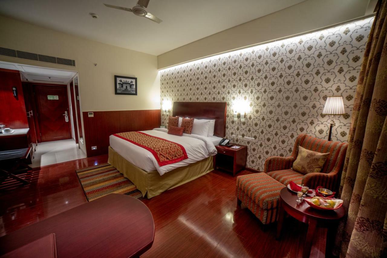 Hotel Ramada By Wyndham Jaipur Jaisinghpura Zewnętrze zdjęcie