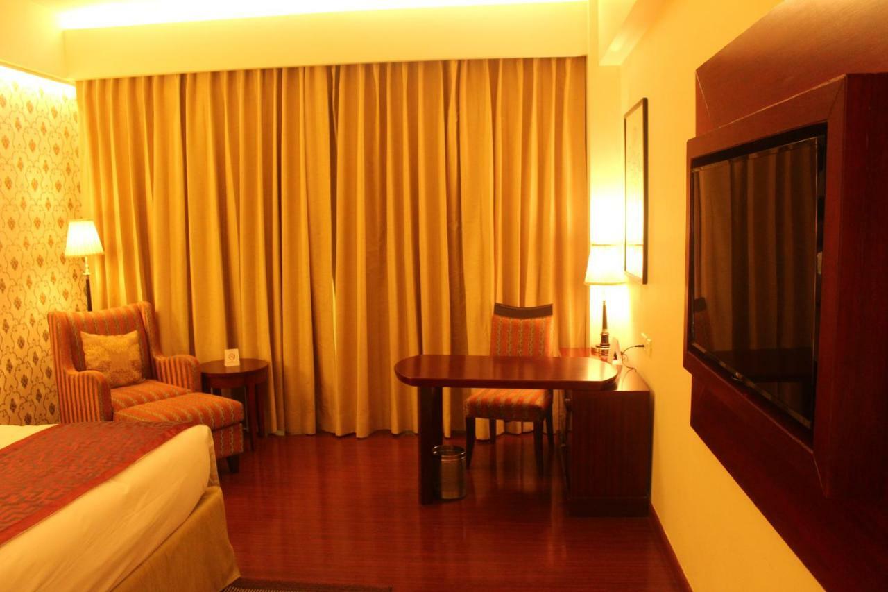 Hotel Ramada By Wyndham Jaipur Jaisinghpura Zewnętrze zdjęcie