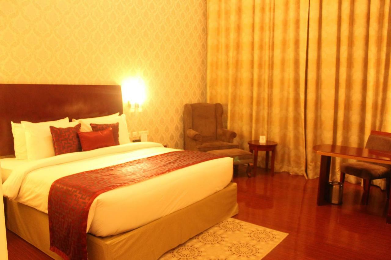 Hotel Ramada By Wyndham Jaipur Jaisinghpura Zewnętrze zdjęcie